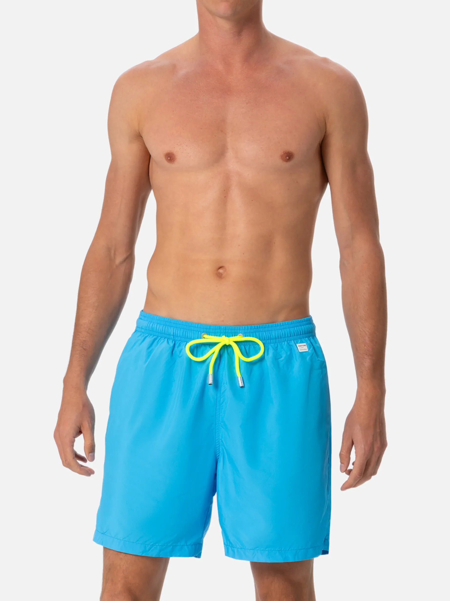 Aquablaue Badeshorts für Herren aus leichtem Stoff Lighting Pantone | PANTONE-SONDERAUSGABE