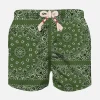 Badeshorts für Jungen mit militärgrünem Bandana-Print