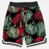 Badeshorts mit tropischem Print im Surf-Stil