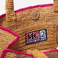 Basttasche mit fuchsiafarbener Stickerei vorne