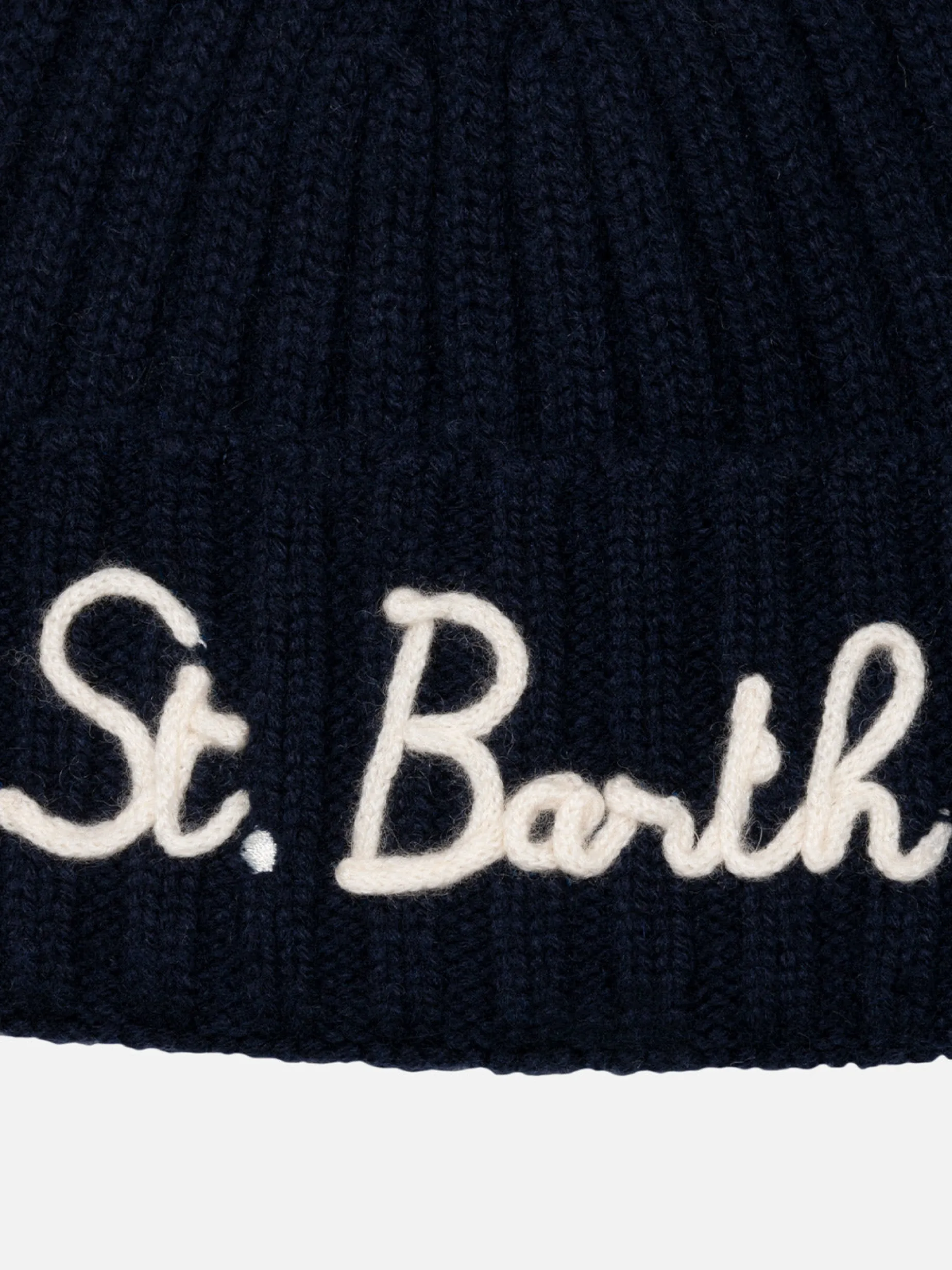 Blaue Jungenmütze Wengen mit Pompon und St. Barth Stickerei