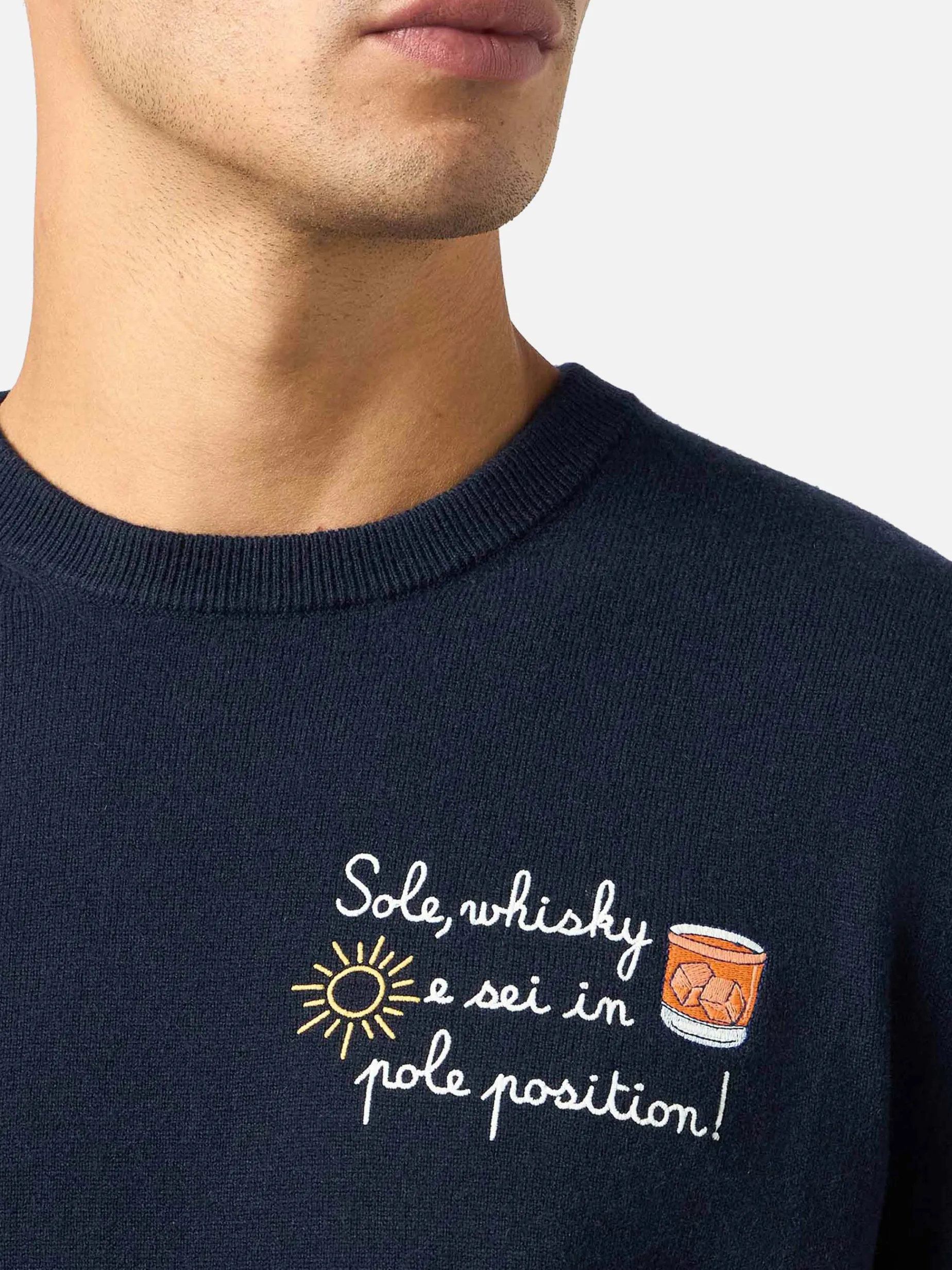 Blauer Herrenpullover Heron Light mit Stickerei „Sole, Whisky e sei in Pole Position!“ | VACANZE DI NATALE SONDEREDITION