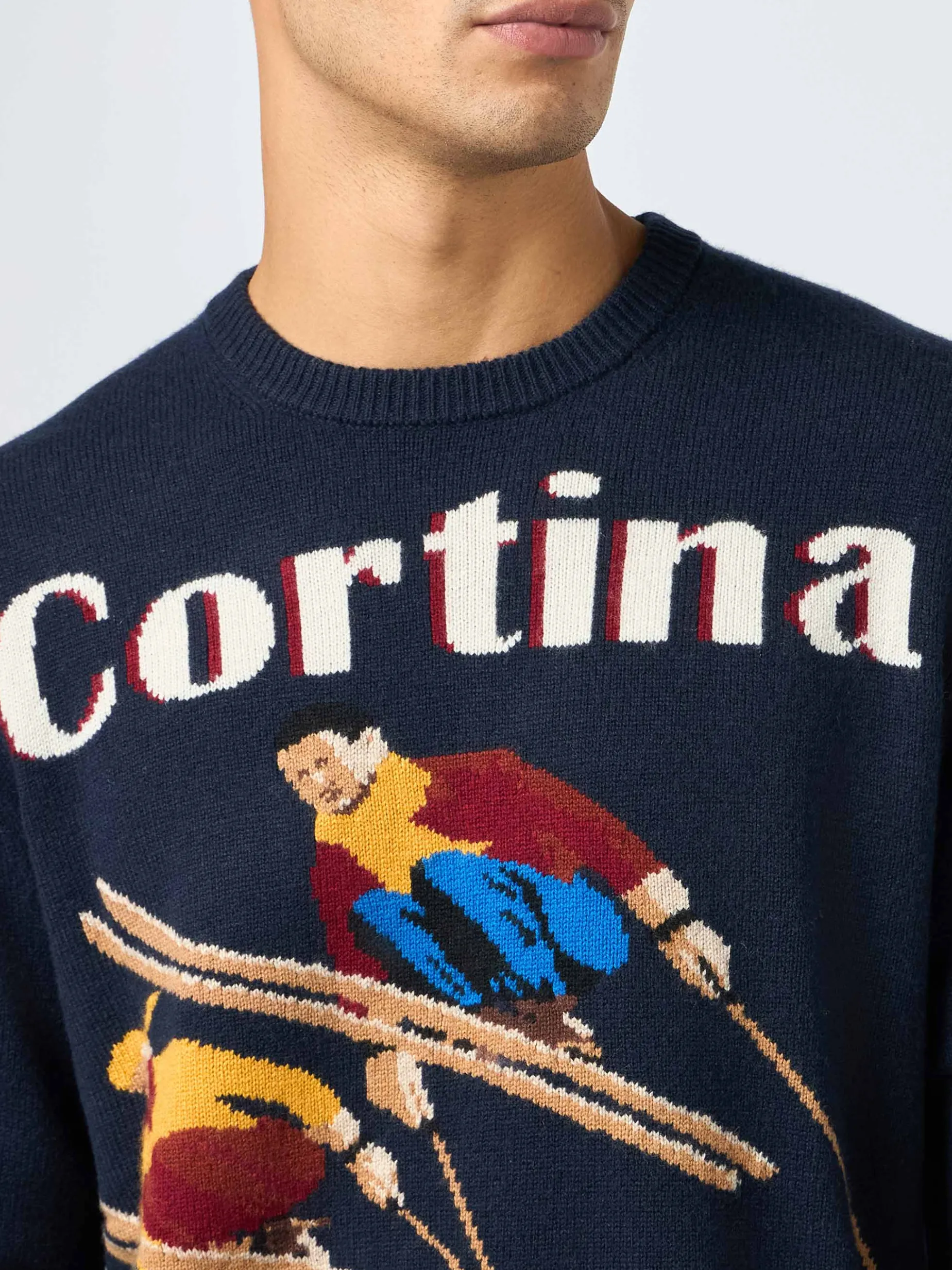 Blauer Pullover für Männer von Heron mit Postkartendruck „Cortina Ski Couple“