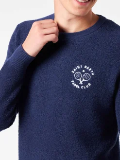 Bluette-Bouclé-Pullover für Herren mit Rundhalsausschnitt und Saint Barth Padel Club-Stickerei