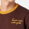 Brauner Herrenpullover mit Faccio-Cose- und Vedo-Gente-Stickerei