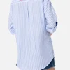 Damen Baumwollshirt Brigitte mit hellblauem Streifenprint