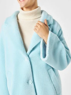Damenmantel aus hellblauem Teddystoff