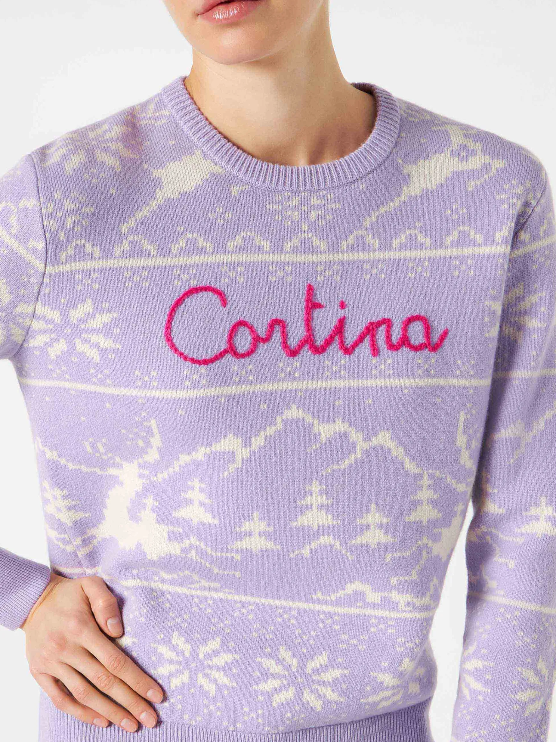 Damenpullover mit norwegischem Aufdruck und Cortina-Stickerei