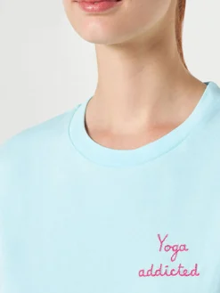 Damen-T-Shirt aus Baumwolle mit gesticktem „Yoga Addicted“-Schriftzug