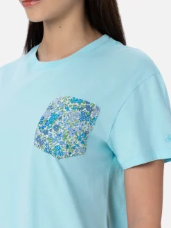 Damen-T-Shirt aus Baumwolljersey mit Rundhalsausschnitt, Emilie Joanna Luise, aufgesetzte Tasche | HERGESTELLT AUS LIBERTY-STOFF