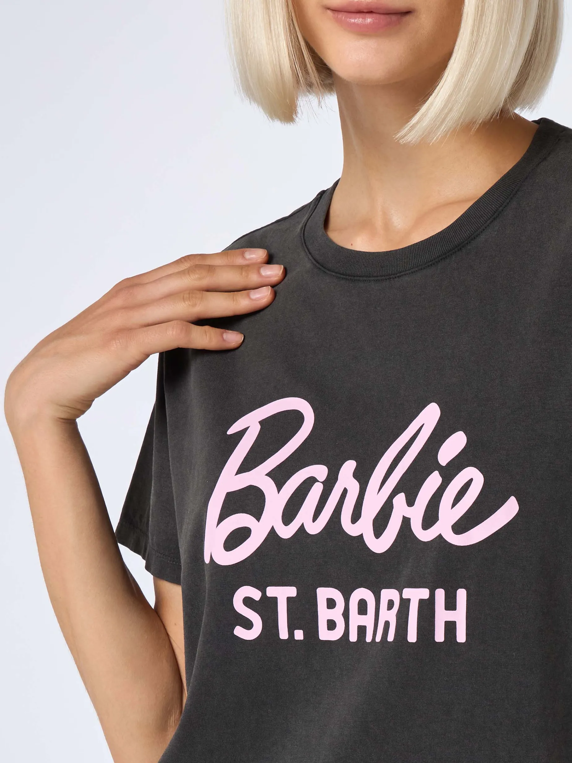 Damen-T-Shirt Emilie aus Baumwolljersey mit Rundhalsausschnitt und Barbie St. Barth-Aufdruck | BARBIE SPECIAL EDITION