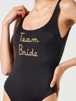 Einteiliger Damen-Badeanzug mit Team Bride-Stickerei