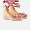 Espadrillas mit hohem Keilabsatz und Knöchelspitze
