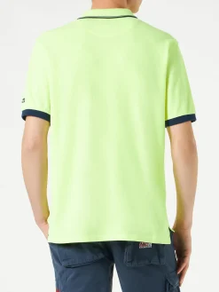 Fluogelbes Piquet-Polo mit St. Barth-Logo