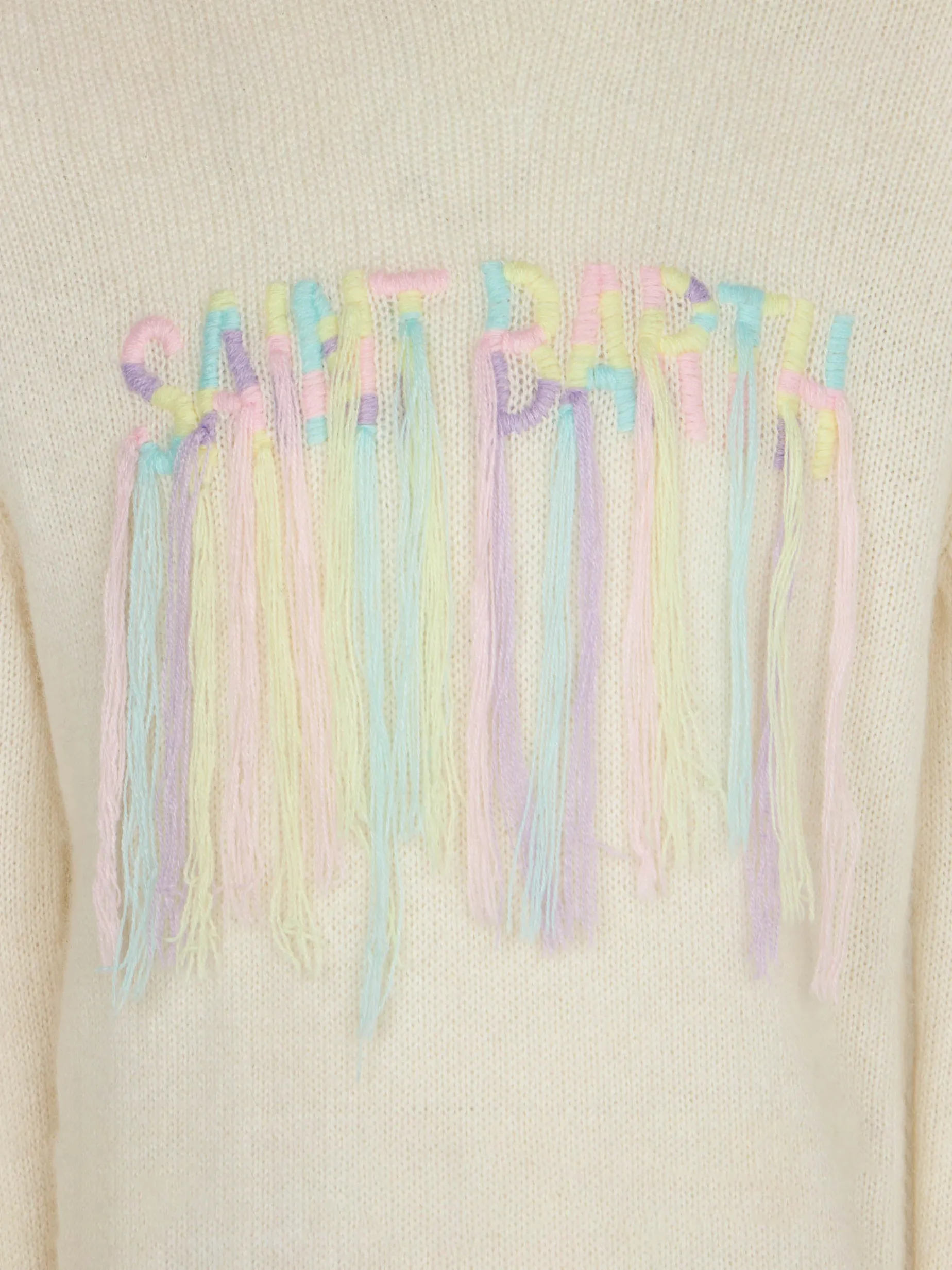 Gebürsteter Mädchenpullover mit Fransenstickerei
