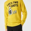 Gelber Herrenpullover mit Life's Two Shots-Schriftzug