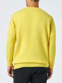 Gelber Herrenpullover mit Rundhalsausschnitt und St. Barth-Stickerei