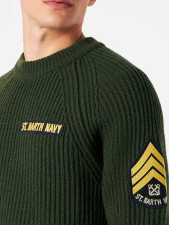 Gerippter grüner Herrenpullover