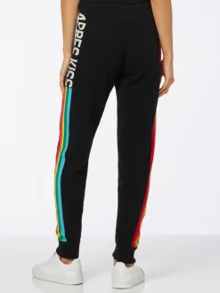 Gestrickte Jogginghose mit Regenbogen-Intarsie