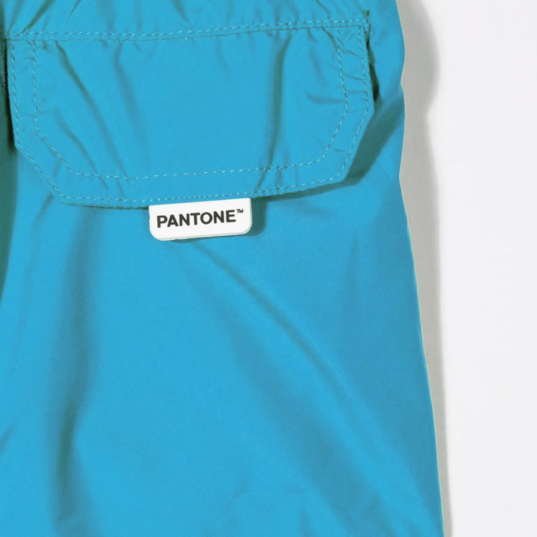 Hellblaue Badeshorts für Jungen | PANTONE® SONDERAUSGABE