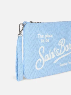 Hellblaue Parisienne Clutch aus Frottee mit Schwammprägung