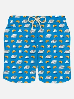 Herren-Badeshorts aus leichtem Stoff mit Zeitungs- und Croissant-Aufdruck