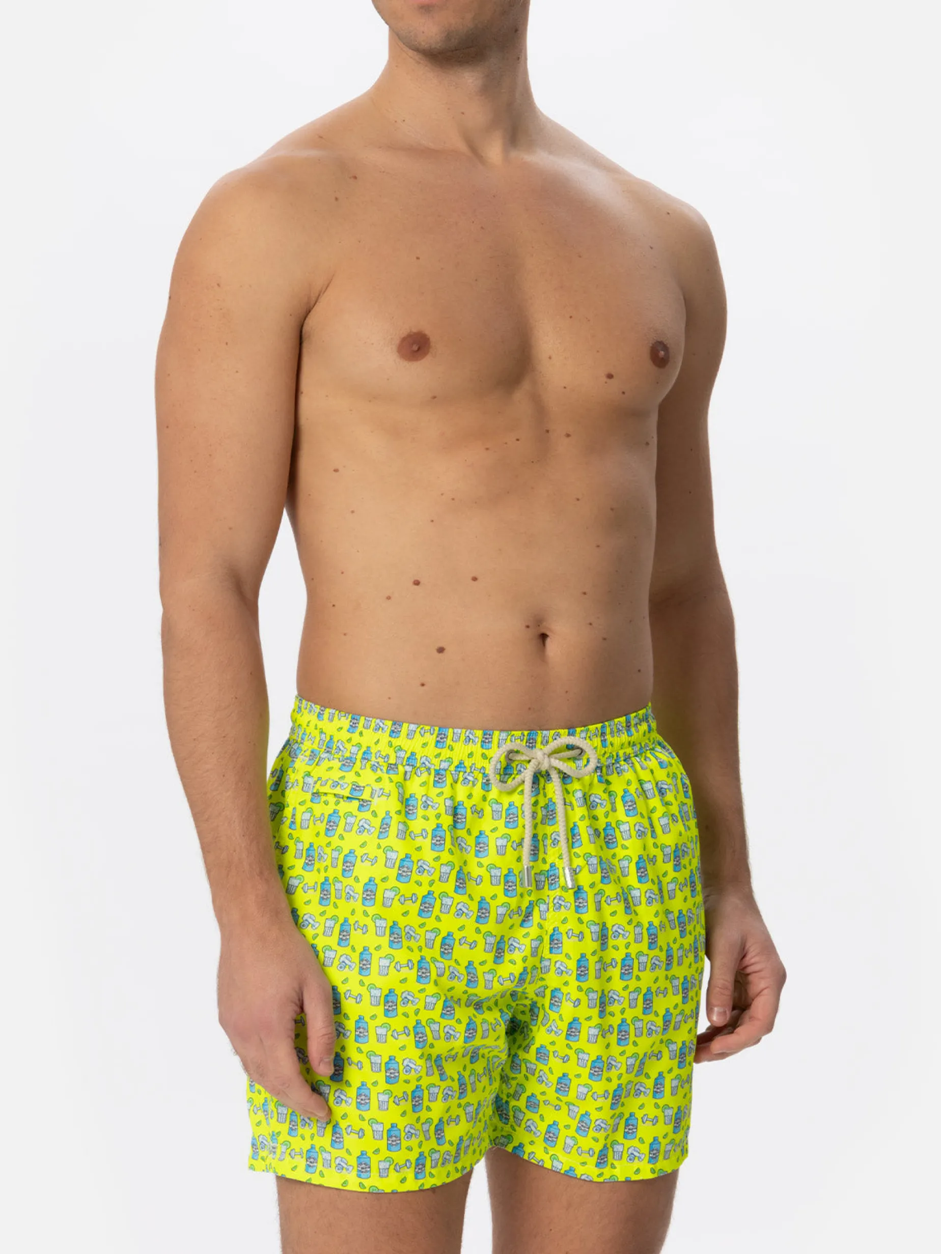 Herren-Badeshorts aus leichtem Stoff mit Gin- und Gym-Print