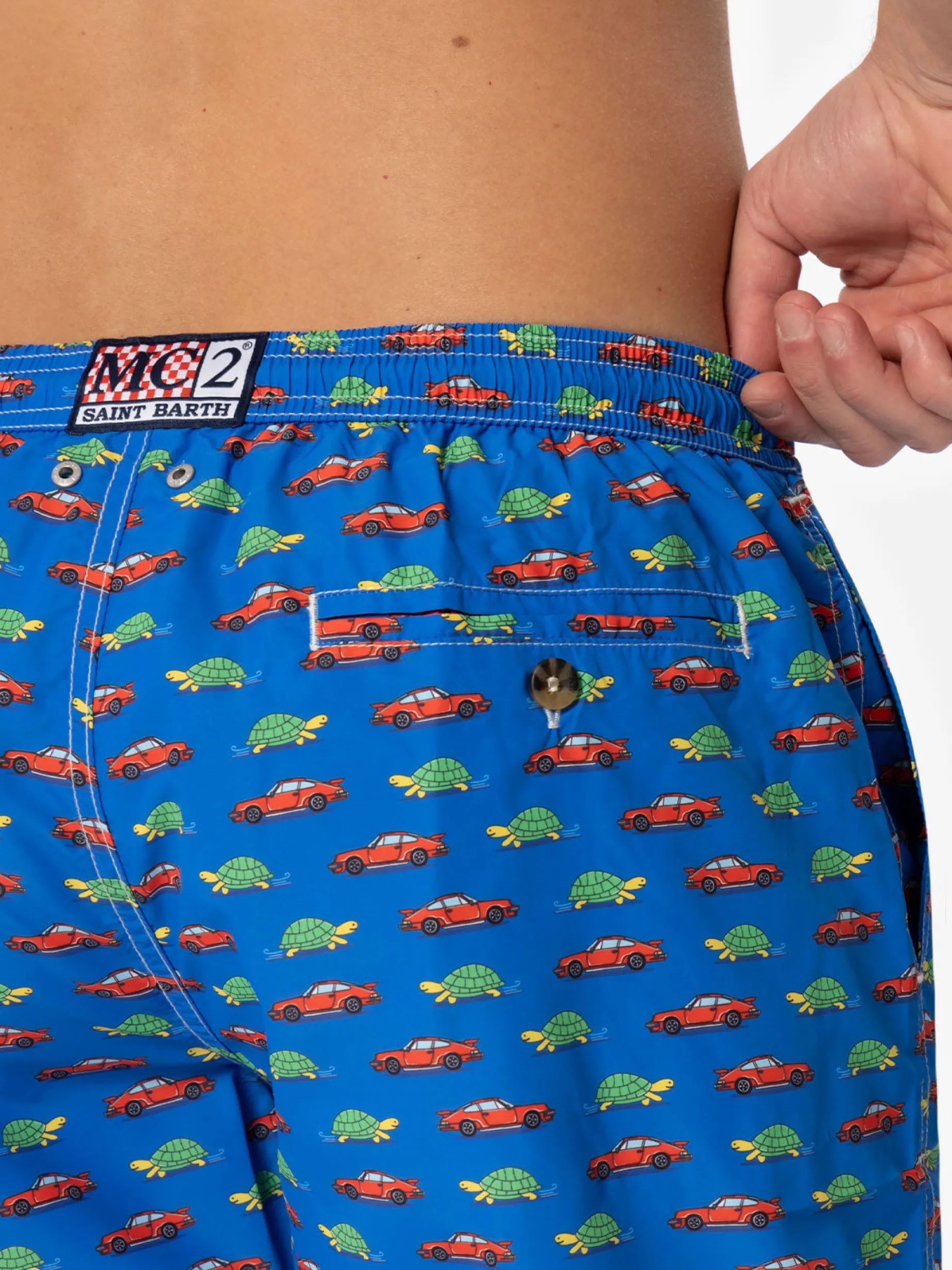 Herren-Badeshorts aus leichtem Stoff mit Schildkröten- und Autoaufdruck