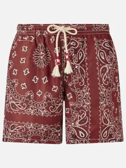 Herren-Badeshorts mit bordeauxrotem Bandana-Print