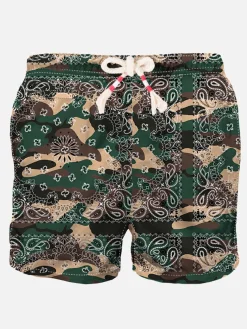 Herren-Badeshorts mit Camouflage-Bandanna-Print