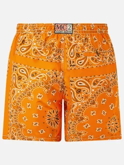 Herren-Badeshorts mit orangefarbenem Bandana-Aufdruck