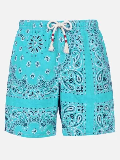Herren-Badeshorts mit wassergrünem Bandana-Aufdruck