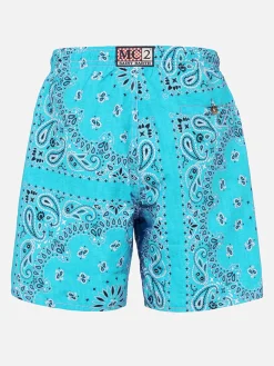 Herren-Badeshorts mit wassergrünem Bandana-Aufdruck