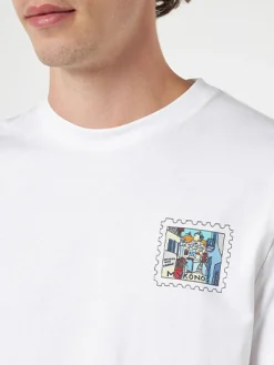 Herren-Baumwoll-T-Shirt mit Mykonos-Postkartendruck auf Vorder- und Rückseite | ALESSANDRO ENRIQUEZ SONDERAUSGABE