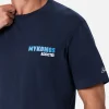 Herren-Baumwoll-T-Shirt mit platziertem Mykonos Addicted-Postkartendruck