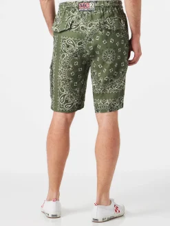 Herren-Bermudashorts aus Leinen mit militärgrünem Bandana-Print