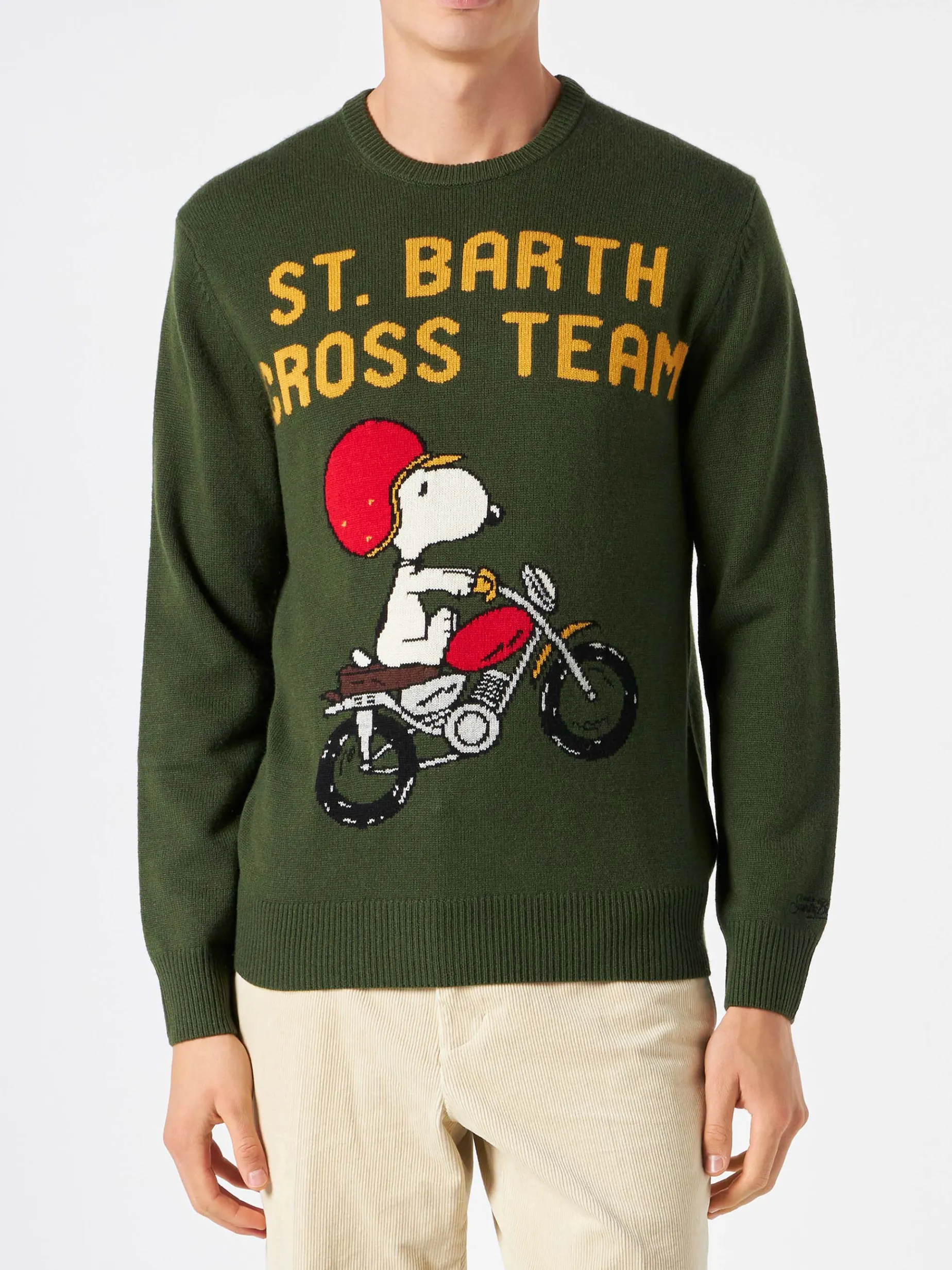 Herren-Pullover in Militärgrün mit Snoopy-Aufdruck | PEANUTS™ SONDEREDITION