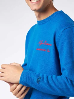 Herrenpullover mit A far l'amore comincia tu-Stickerei