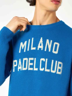 Herrenpullover mit Jacquard-Aufdruck „Milano Padel Club“.