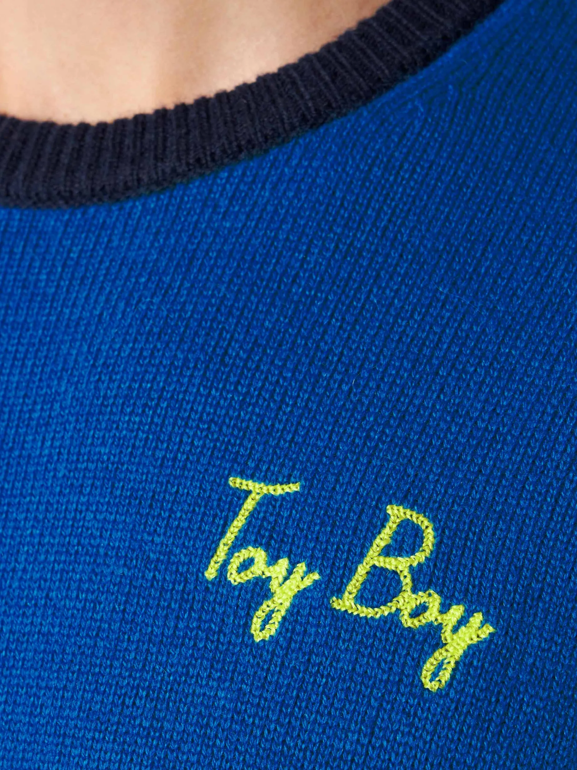 Herrenpullover mit Toy Boy-Stickerei