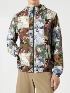 Leichte Herren-Windjacke mit Kapuze und Tarnmuster