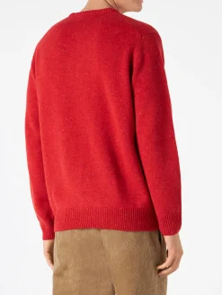 Mann roter Pullover