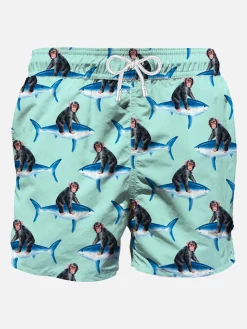 Mittellange Badeshorts mit Affen und Haien