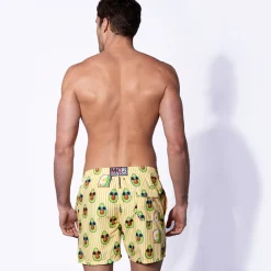 Mittellange Badeshorts mit Avocado-Toast-Streifendruck