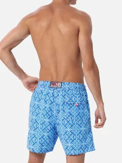 Mittellange Gustavia-Badeshorts für Herren mit geometrischem Majolika-Print