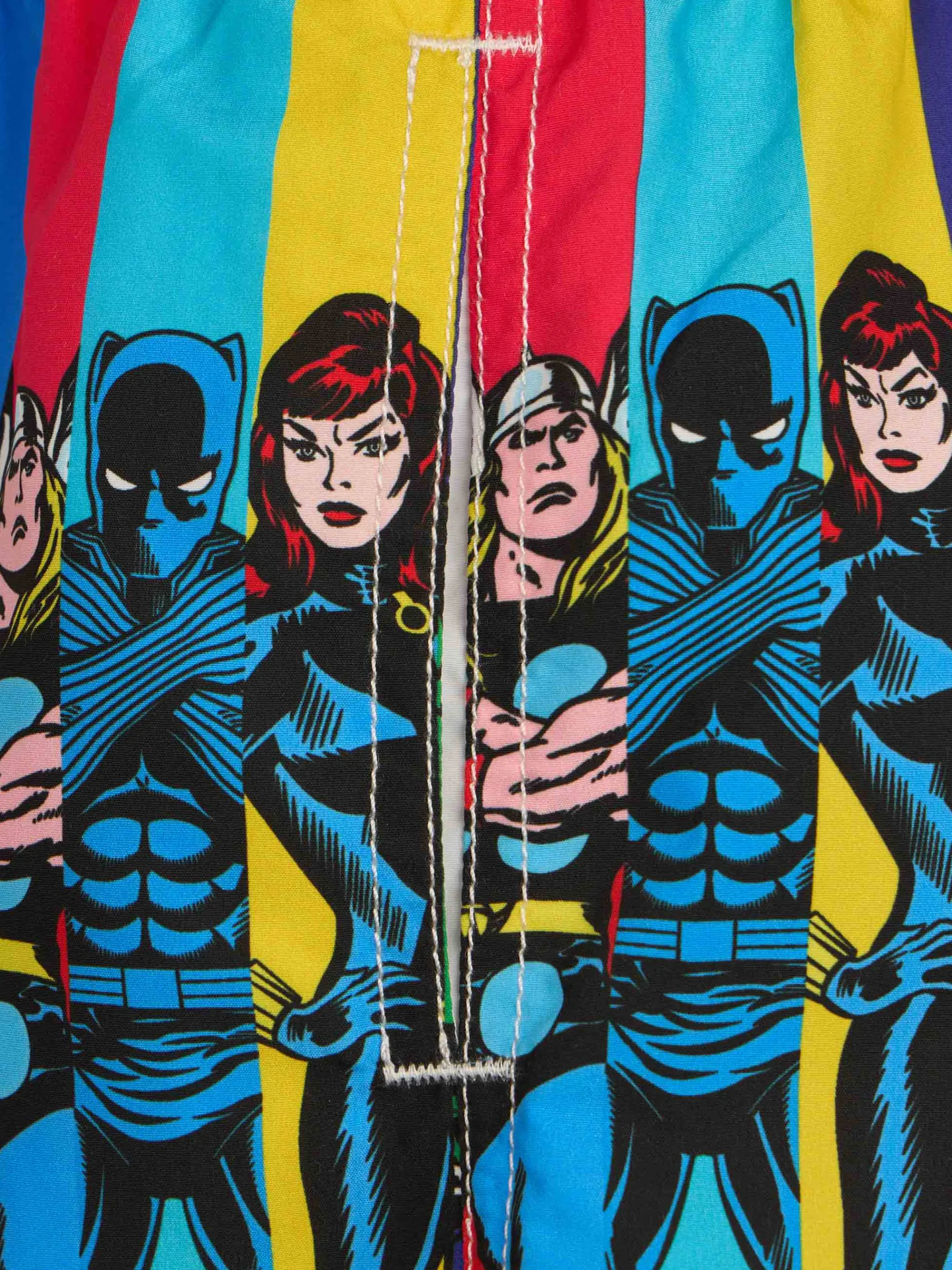 Mittellange Haiti-Badeshorts für Jungen mit platziertem Marvel-Superhelden-Aufdruck | MARVEL-SONDERAUSGABE