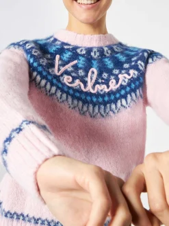 Rosafarbener Damen-Rundhalspullover aus nordischem Jacquard