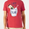 Rotes T-Shirt mit „Last Year“-Print