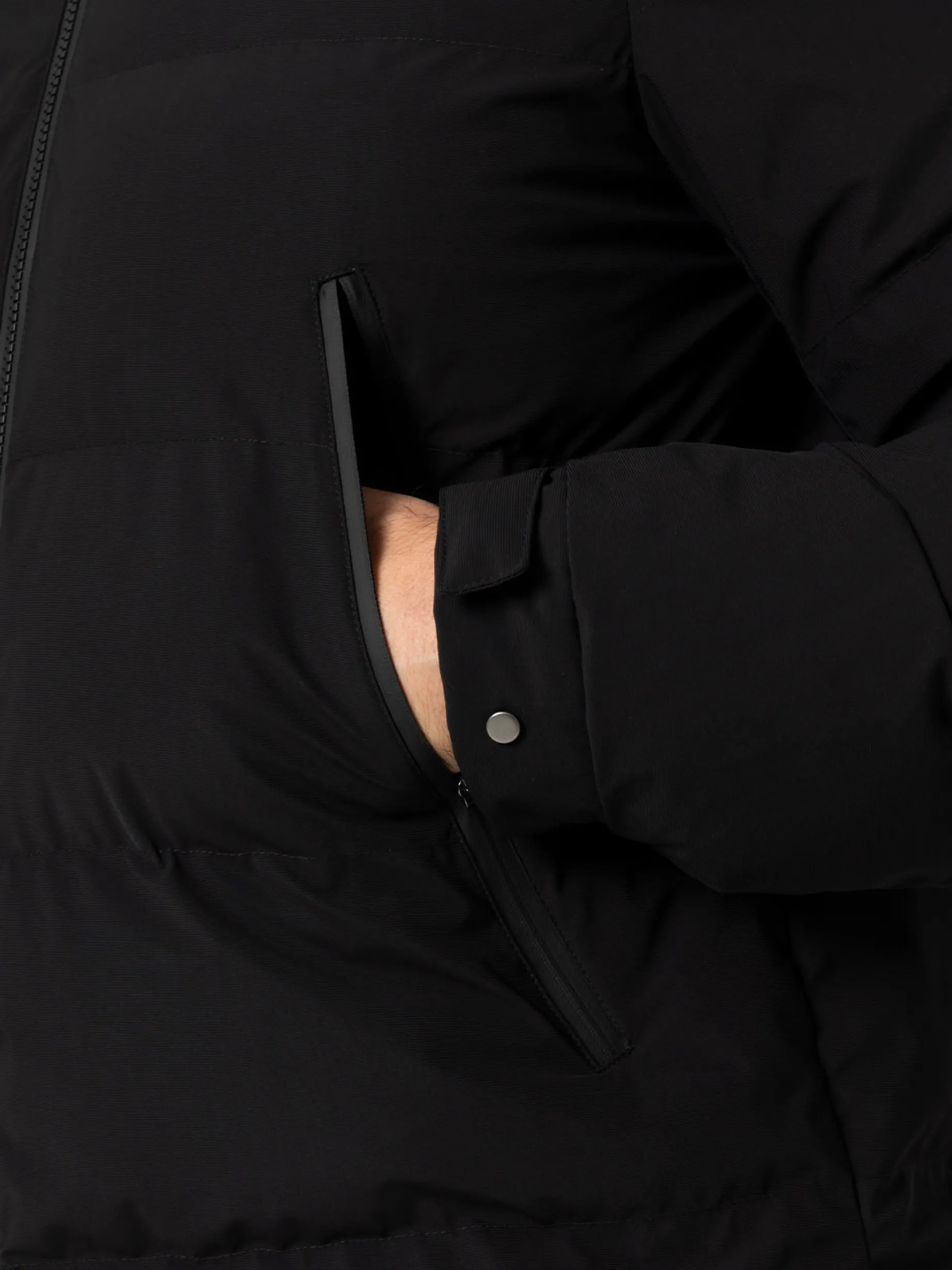 Schwarze Steppjacke mit Kapuze für Herren von Maier