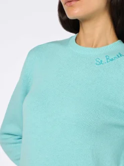 Wassergrüner Damenpullover mit Rundhalsausschnitt und St. Barth-Stickerei